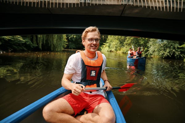 Kanuverleih Allerhorn ein Boot drei Personen Seite